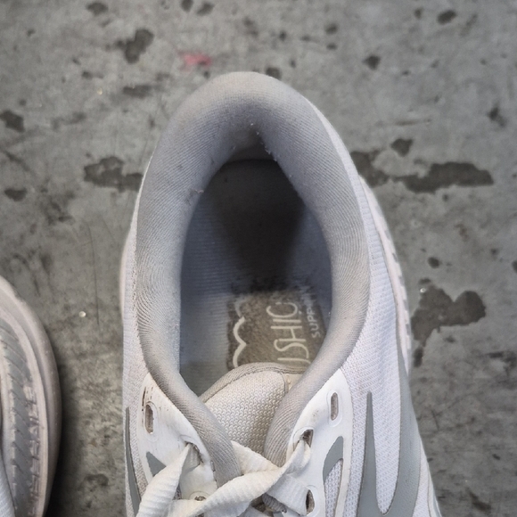 Brooks Women White Sneakers 7.5 - Picture 5 of 11